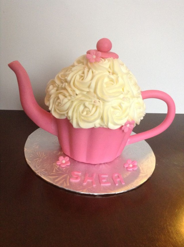 giant cupcake, home cake, giant cupcake cake, minnie mouse cake, teacup cake