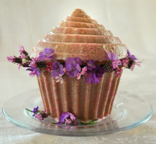 giant cupcake, home cake, giant cupcake cake, naked cake