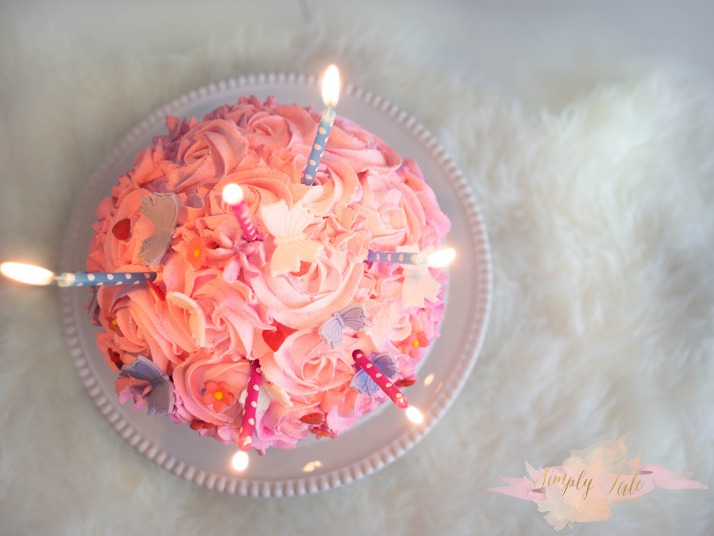 Giant cupcake cake Simply Tale