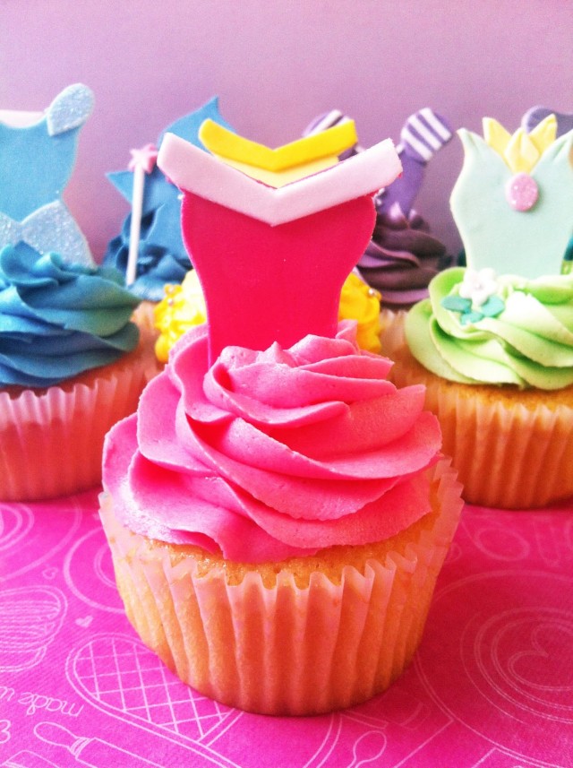 Princess Aurora cupcake, disney princesses, aurora, sleeping beauty, disney birthday, princess cupcakes