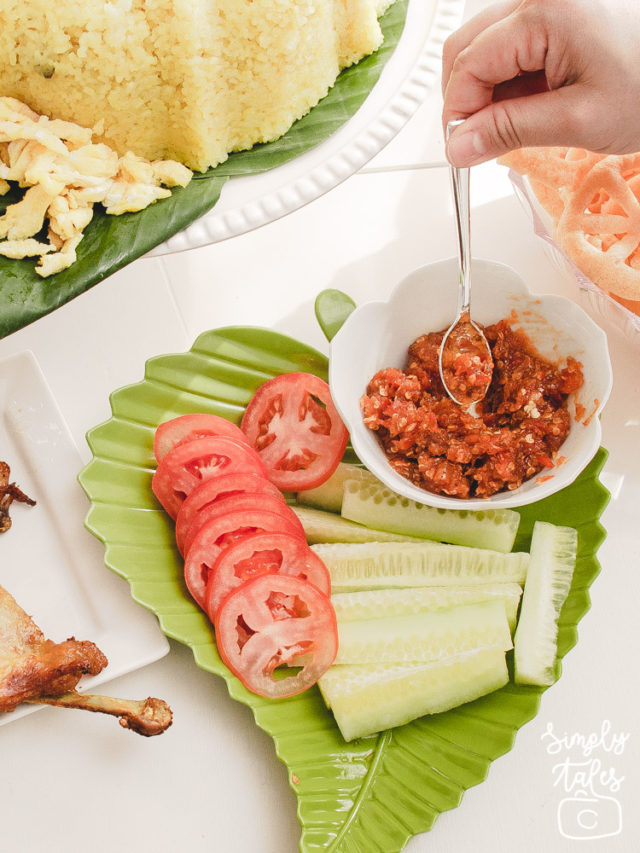 yellow rice, nasi tumpeng, nasi kuning, syukuran, nasi tumpeng moderen, tumpeng praktis, indonesian food,indonesian salad, sambal terasi, lalapan, 