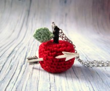 apple crochet necklace, crochet necklace