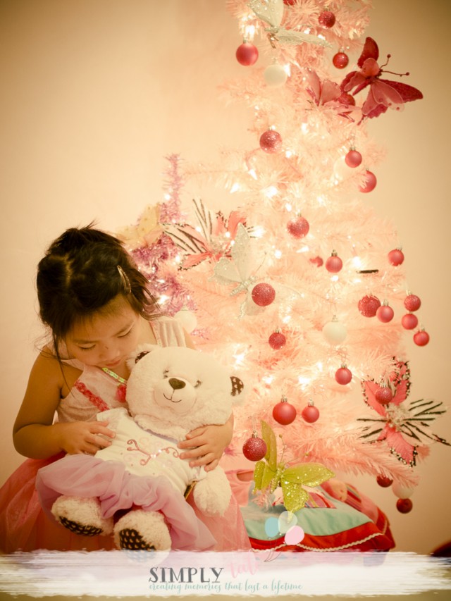 Pink Christmas in Savannah’s pink bedroom | Simply Tale